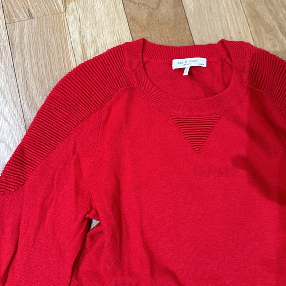 Red sweater - Picture 2 of 3